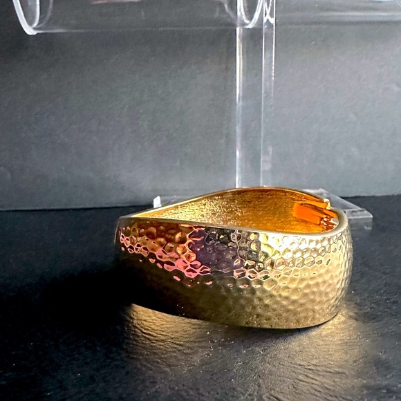 Gold Cuff Bracelet Gold Tone Textured Hammered Wavy Hinged Clamper - Picture 9 of 10